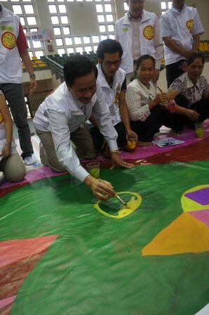 Sử dụng nghệ thuật hội họa để kết nối cộng đồng trong phòng chống bạo lực gia đình