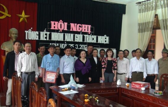 Chuyện cảm động ở câu lạc bộ 'không đánh vợ