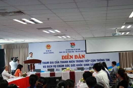 Chăm sóc SKSSTD cho thanh niên công nhân: cần một giải pháp bền vững