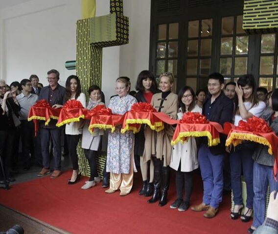 Những ngăn tủ trưng bày tại Hà Nội