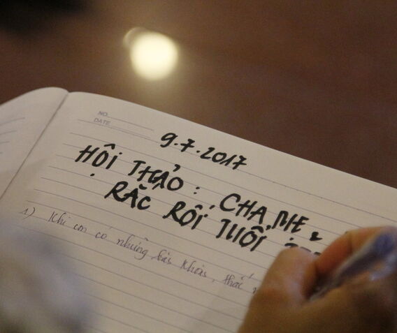Gỡ rối tuổi teen thông qua tăng cường trao đổi với con