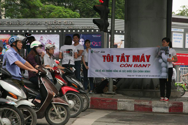 Nghiên cứu tắt động cơ xe máy khi dừng đèn đỏ