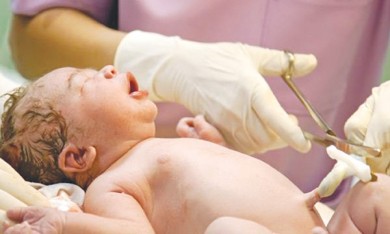 Những việc cần làm cho trẻ sơ sinh ngay sau đẻ