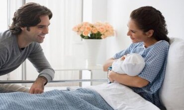 Những dấu hiệu nào được coi là nguy hiểm đối với người mẹ trong vòng 6 tuần sau sinh?