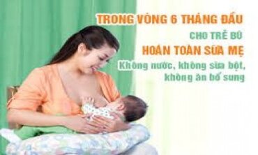 Cần cho bé bú sữa mẹ hoàn toàn đến khi bé được mấy tháng tuổi?
