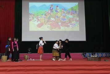 Con đường đến trường của bạn Hoa