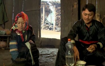 Bác y tế đến chơi nhà (bản tiếng Hmong)
