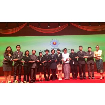 Thanh niên ASEAN tại hội nghị thượng định lãnh đạo cấp cao ASEAN