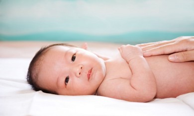 Những dấu hiệu bình thường ở trẻ sơ sinh cần được theo dõi hàng ngày