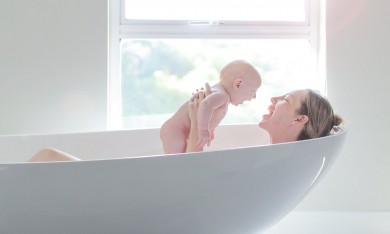 Bà mẹ sau sinh cần vệ sinh cơ thể như thế nào?
